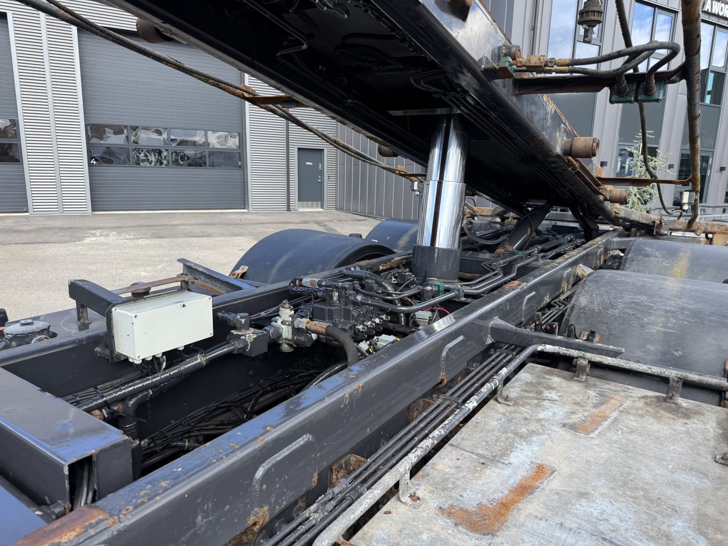 Scania R490 8x2*6 Euro 6 Wirehejs / HMF 3220 K6