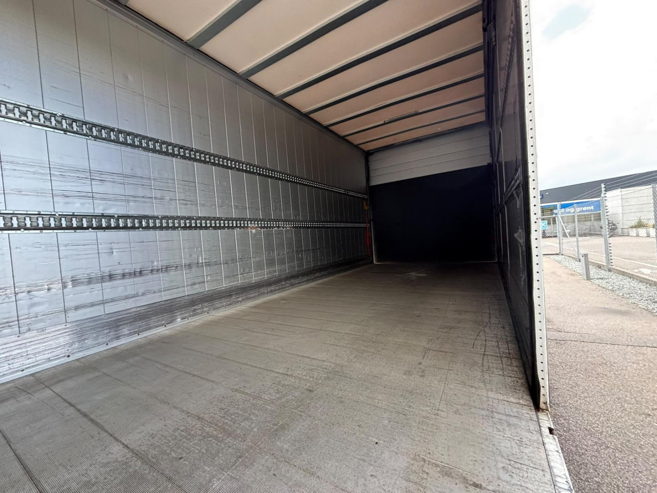 Scania P 280 LB6x2*4MNB Box body, Side opening, Tail lift