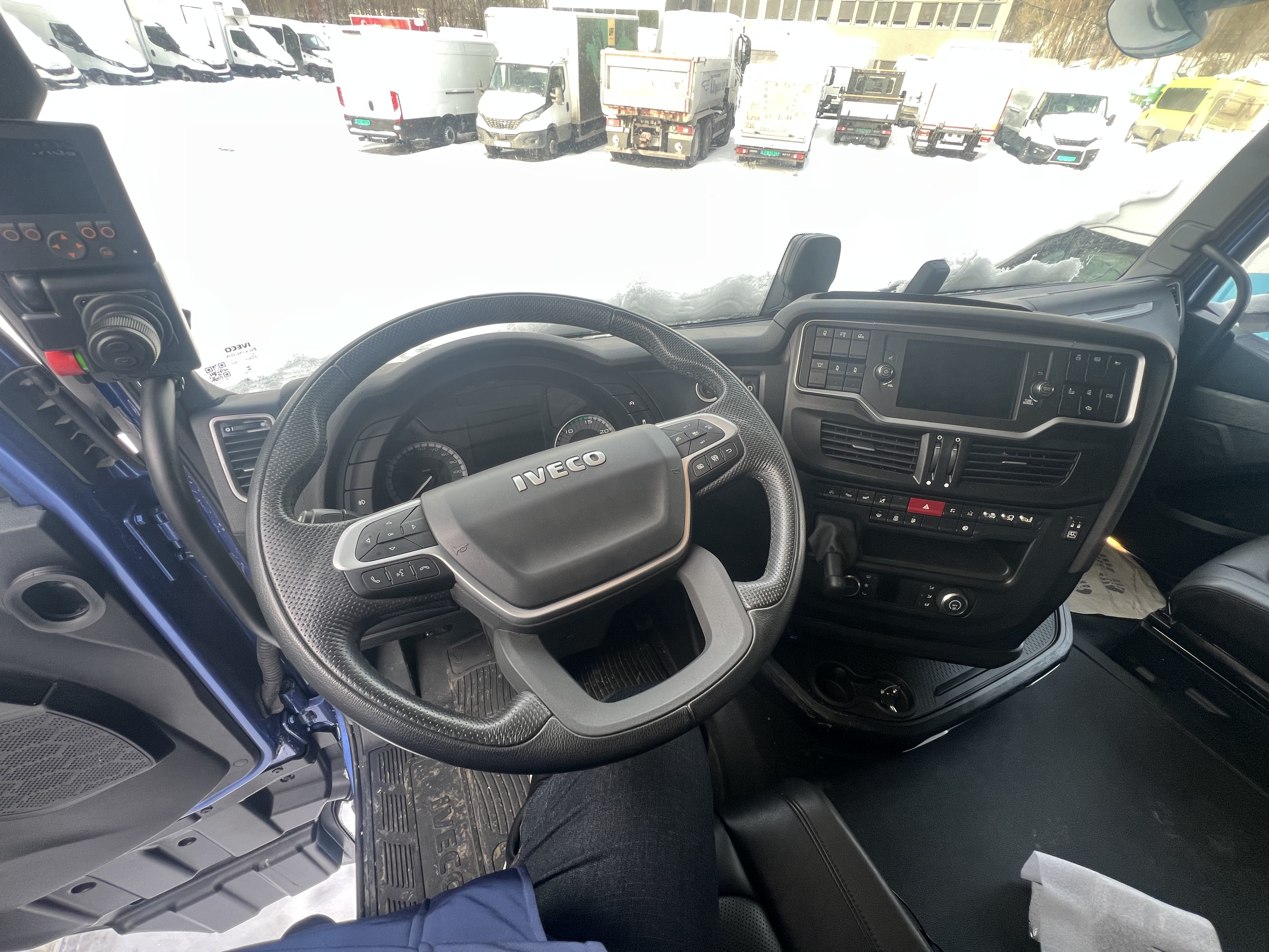 Iveco S-WAY 8X2/6 tripple-boggie