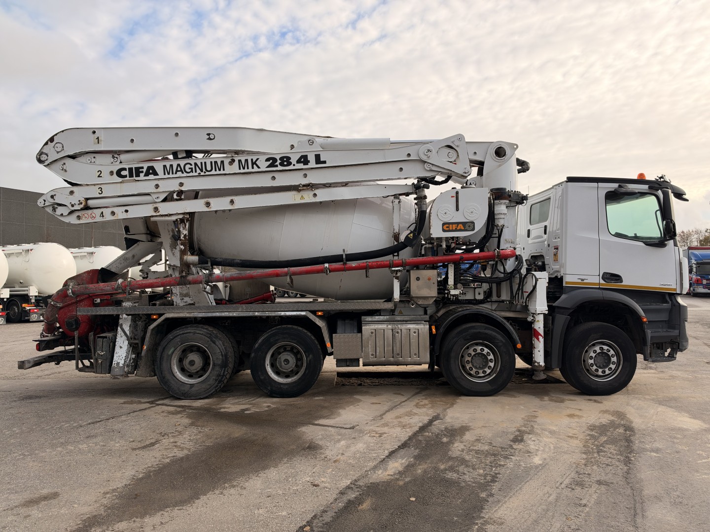 Mercedes Arocs 3251 8x4 CIFA Magnum MK 28.4 L Pumi