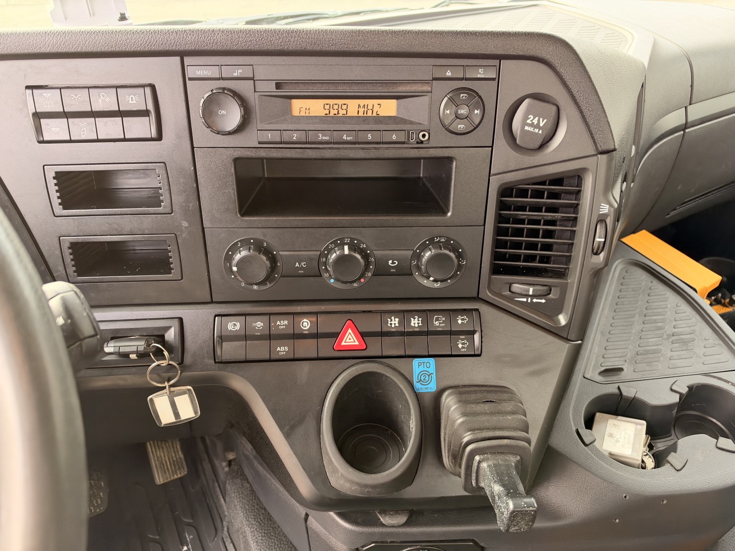 Mercedes Arocs 3251 8x4 CIFA Magnum MK 28.4 L Pumi