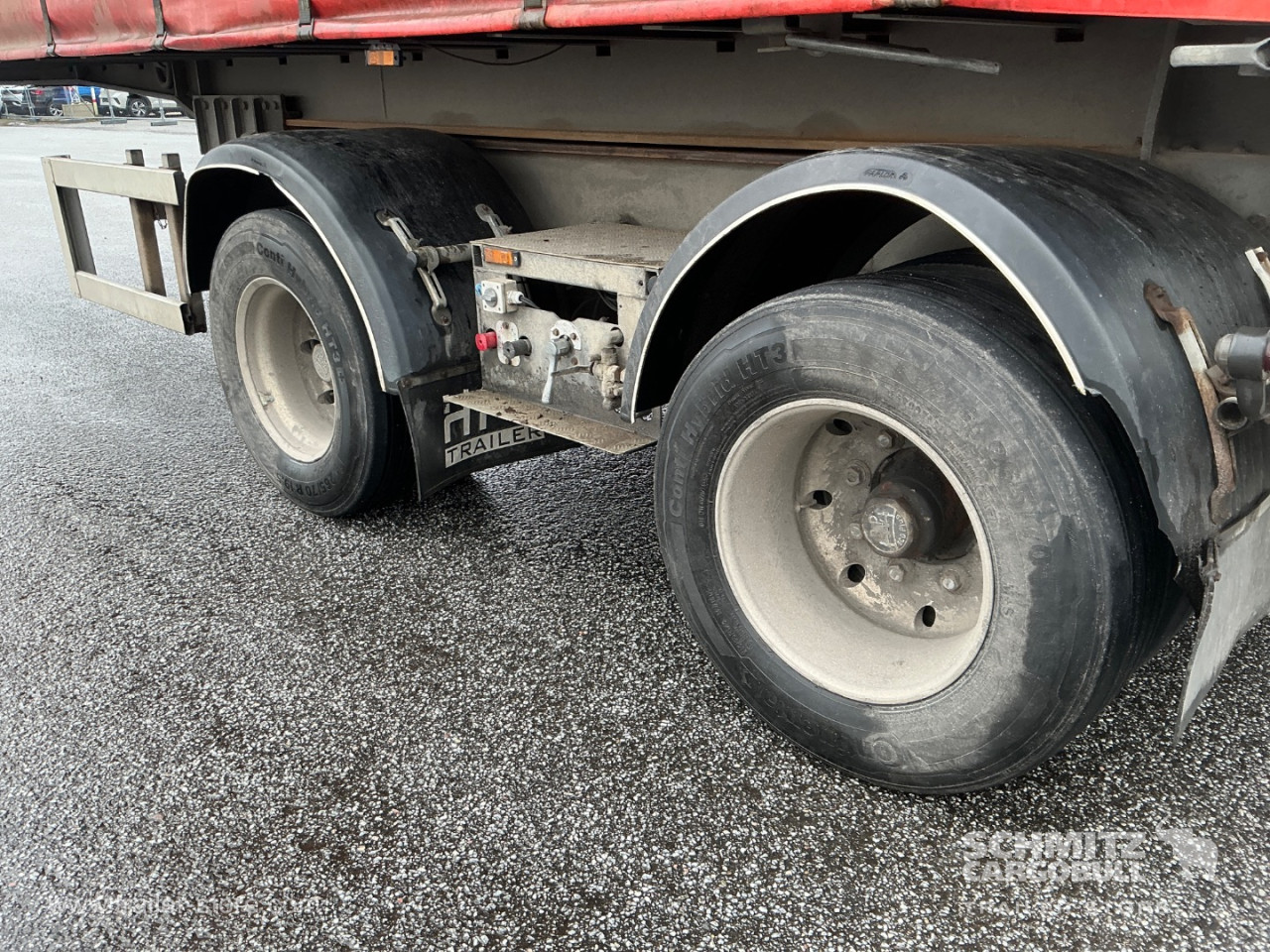 HFR Central axle Curtainsider Standard