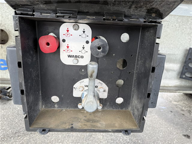 Leci 3 akslet Galvaniseret Tip Chassis med 9,4 m Hardox Kasse