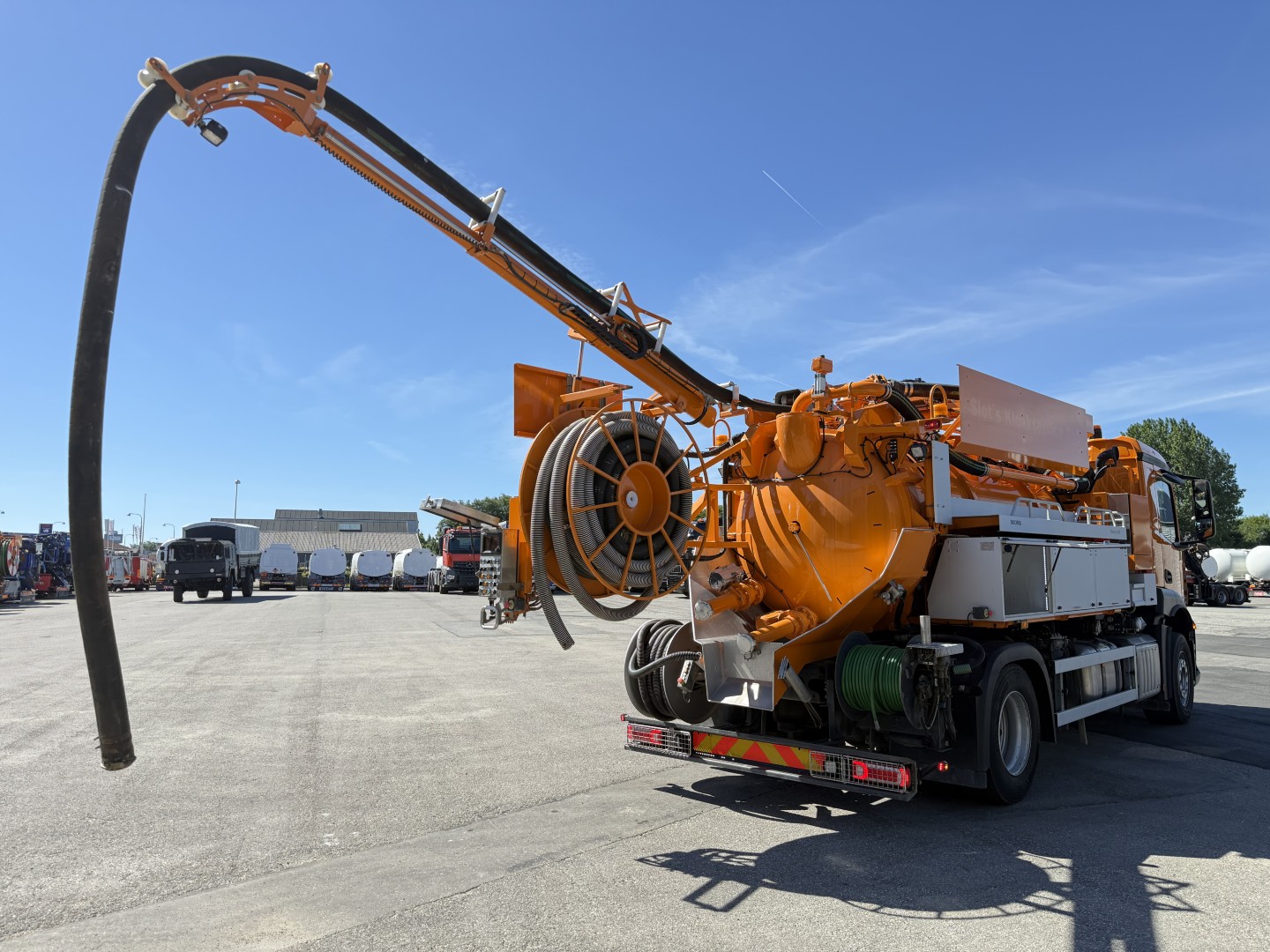 Mercedes Actros 1833 4x2 Bucher FlexLine C60