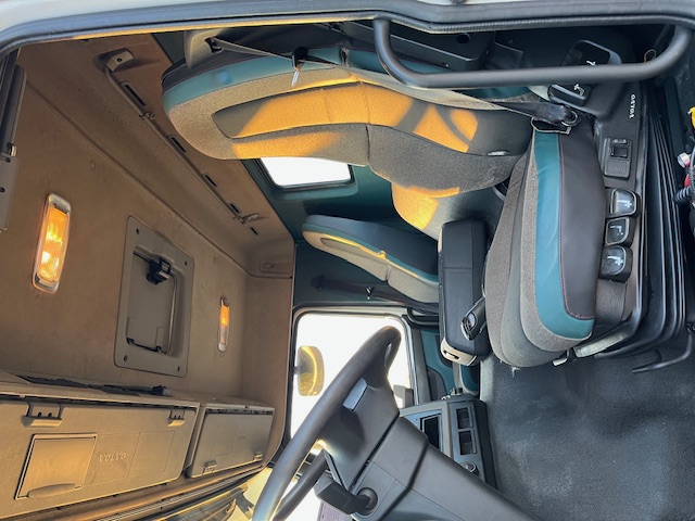 Volvo FM 330 6X2*4 Maskintransporter – Knæklad