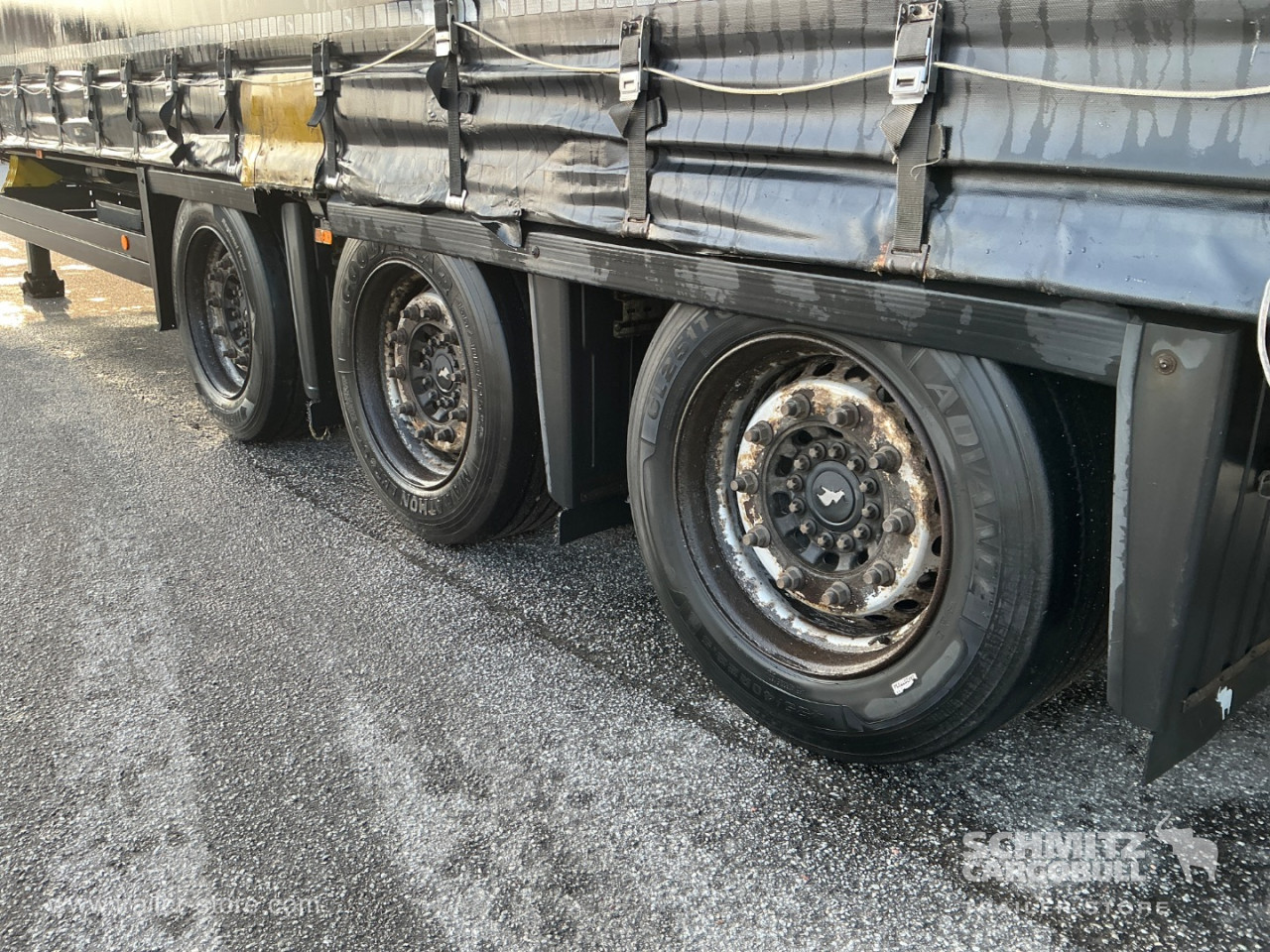 Schmitz Semi Curtainsider Mega