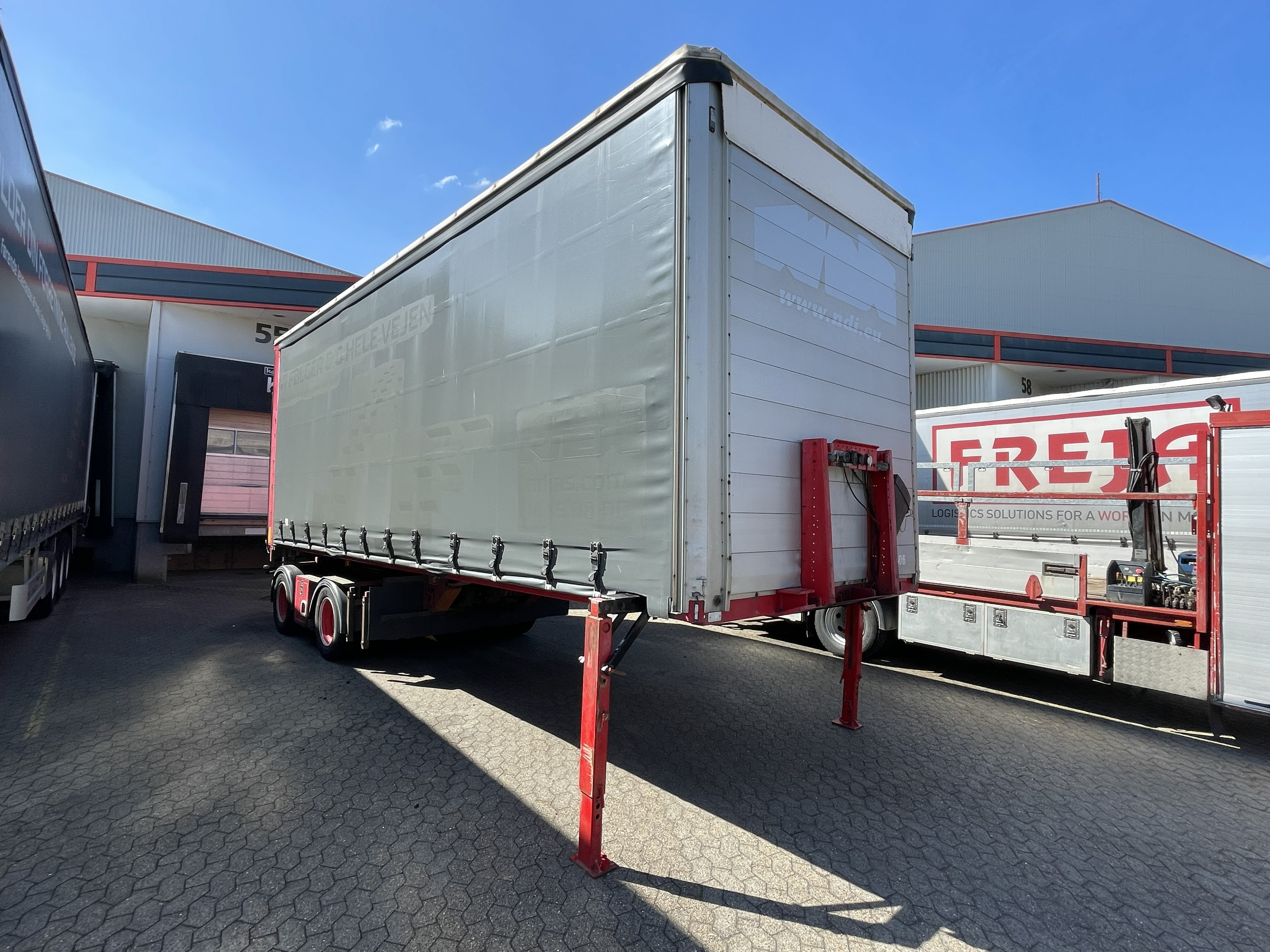 HFR 2 ax. Linktrailer med lift