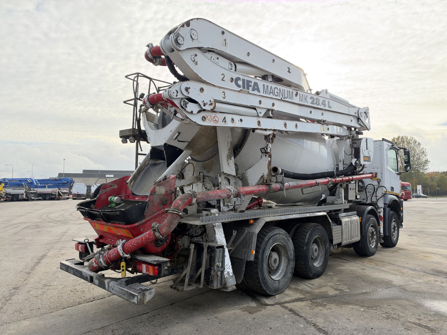 Mercedes Arocs 3251 8x4 CIFA Magnum MK 28.4 L Pumi